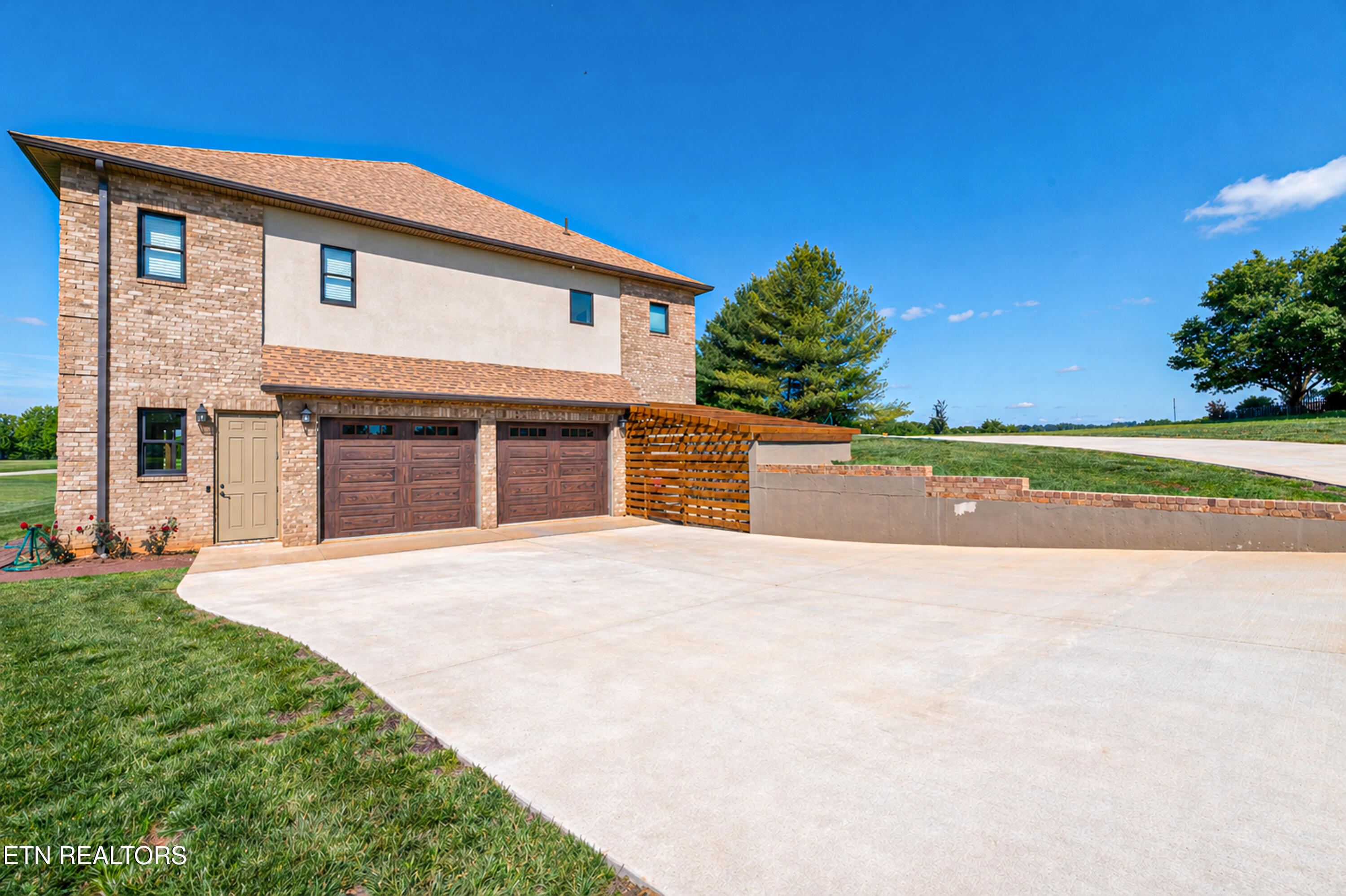 Vonore, Tennessee, 37801, United States, 5 Bedrooms Bedrooms, ,5 BathroomsBathrooms,Residential,Active,2029777