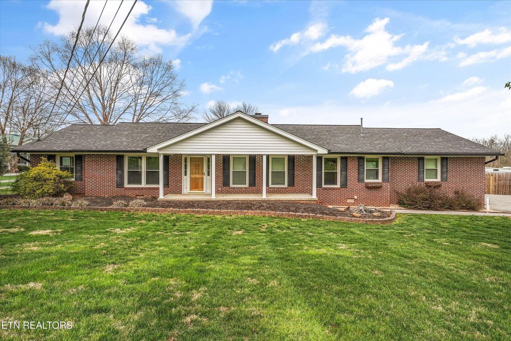 Photo of 2529 Cunningham Rd, Knoxville, TN 37918 (MLS # 1333388)