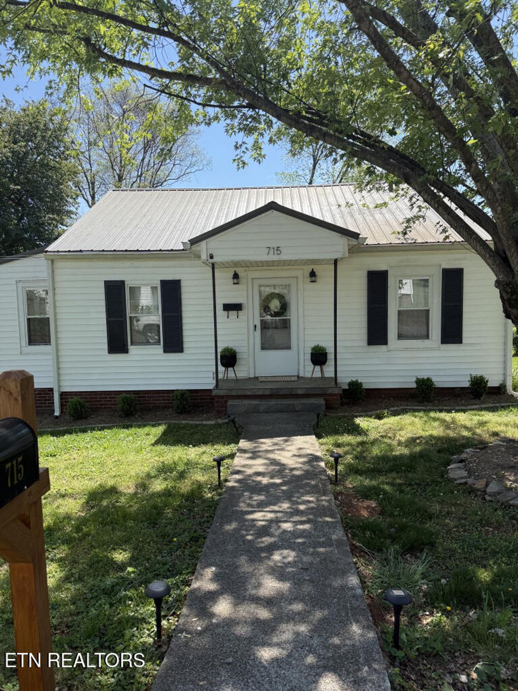 Photo of 715 Ferry St, Loudon, TN 37774 (MLS # 1337688)