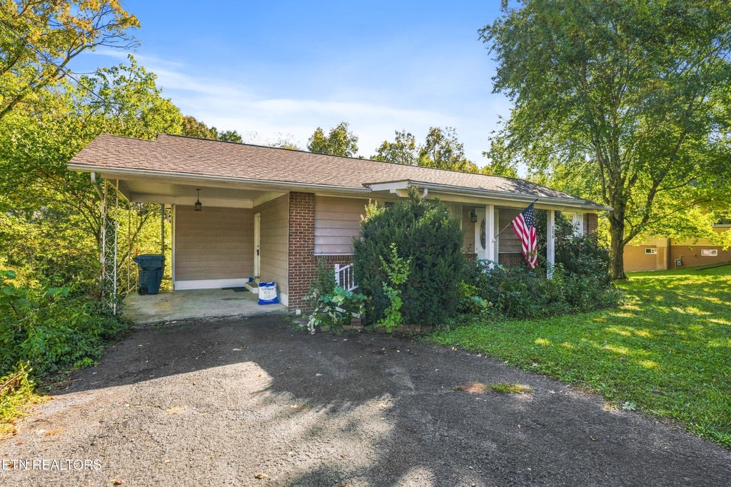 Photo of 208 N Hills Drive, Crossville, TN 38555 (MLS # 1358992)