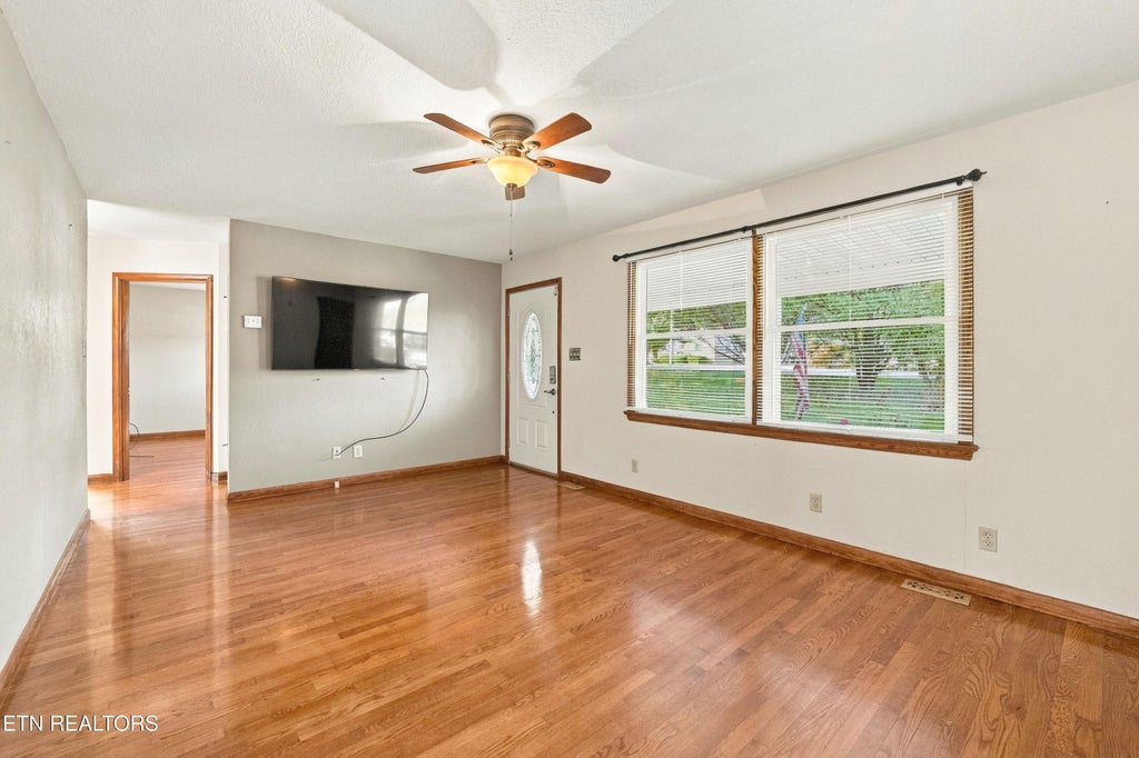 Photo of 208 N Hills Drive, Crossville, TN 38555 (MLS # 1358992)