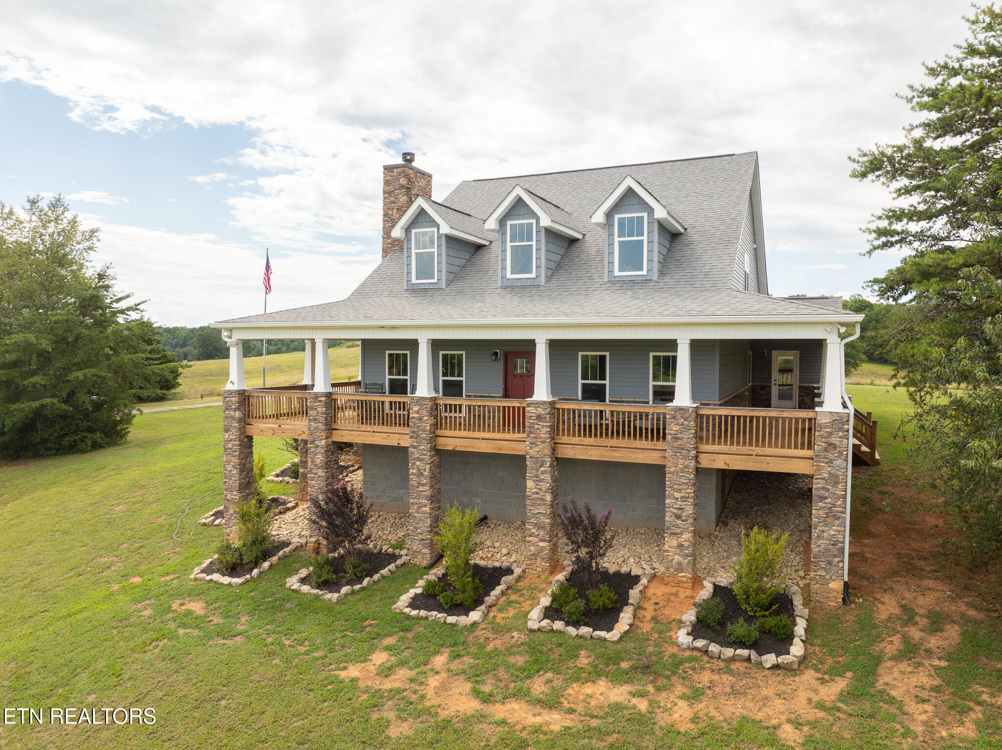 2121 Calderwood Hwy