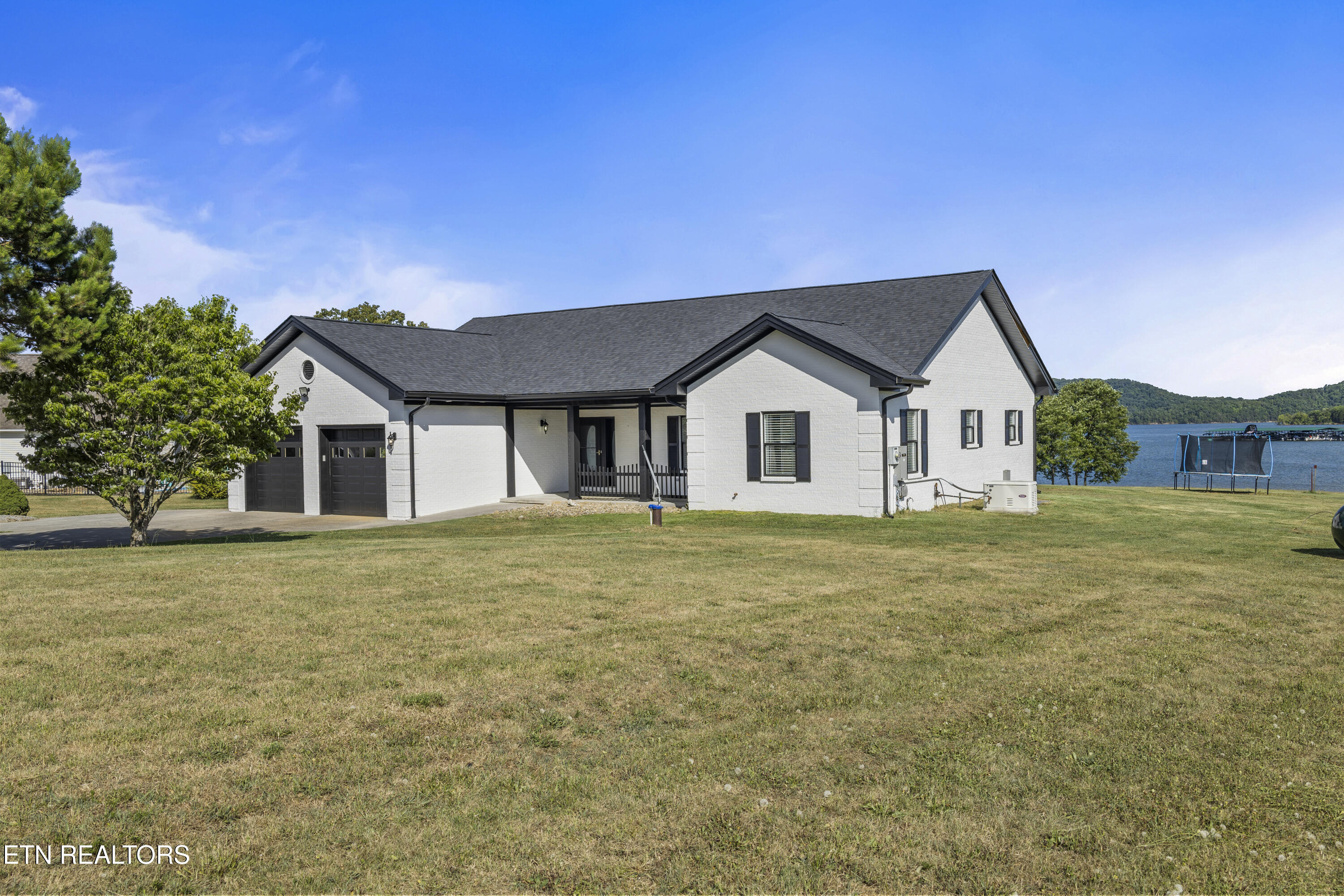 460 Peninsula Pointe