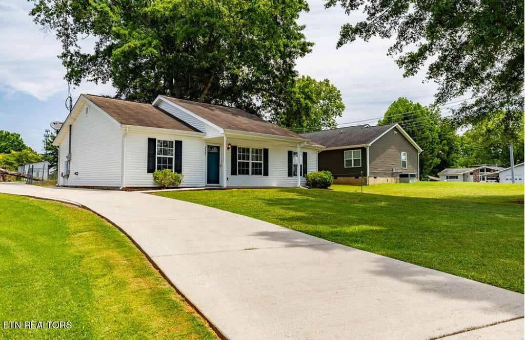 Photo of 2225 Tuckaleechee Pike, Maryville, TN 37803 (MLS # 1347852)