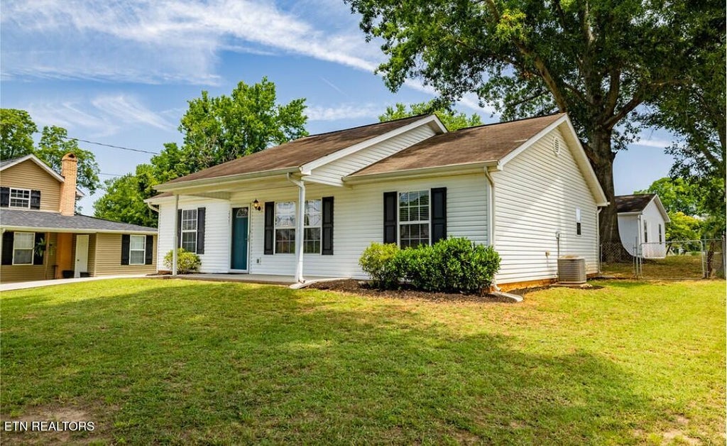 Photo of 2225 Tuckaleechee Pike, Maryville, TN 37803 (MLS # 1347852)