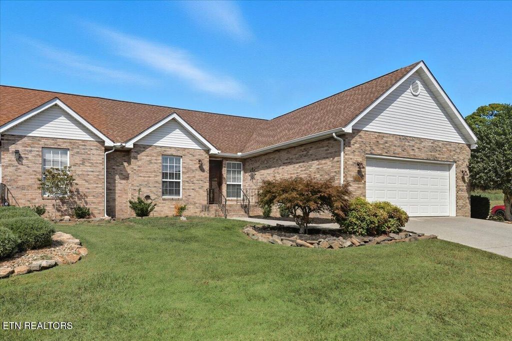 Photo of 205 Royal Oaks Drive, Maryville, TN 37801 (MLS # 1318180)