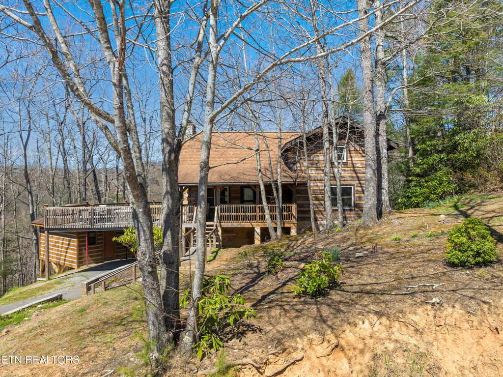 Photo of 409 Matterhorn Drive, Gatlinburg, TN 37738 (MLS # 1334827)
