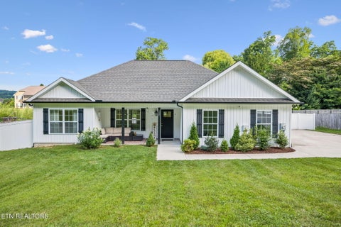 Photo of 120 Breezewood Circle, Clinton, TN 37716 (MLS # 1345777)
