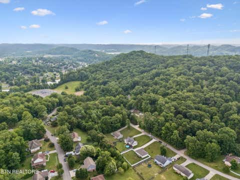 Tiny photo for 120 Breezewood Circle, Clinton, TN 37716 (MLS # 1345777)
