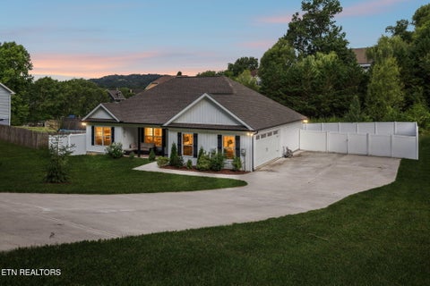 Tiny photo for 120 Breezewood Circle, Clinton, TN 37716 (MLS # 1345777)