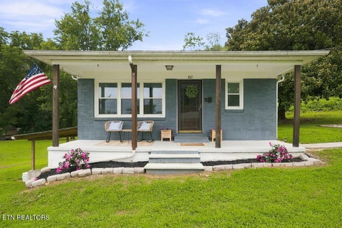 Photo of 307 Miller St, Livingston, TN 38570 (MLS # 1349597)