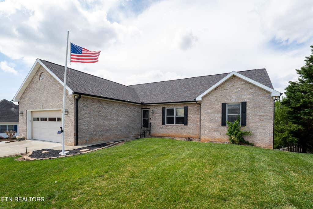 Photo of 280 Hilltop Drive, Lenoir City, TN 37772 (MLS # 1329925)