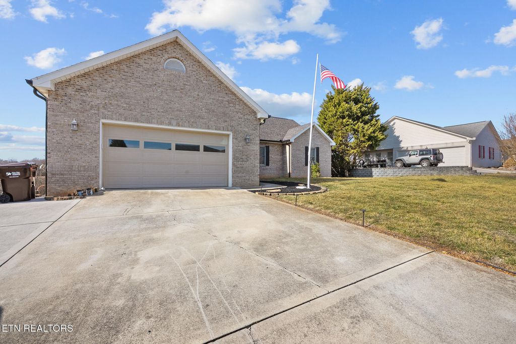 Photo of 280 Hilltop Drive, Lenoir City, TN 37772 (MLS # 1329925)