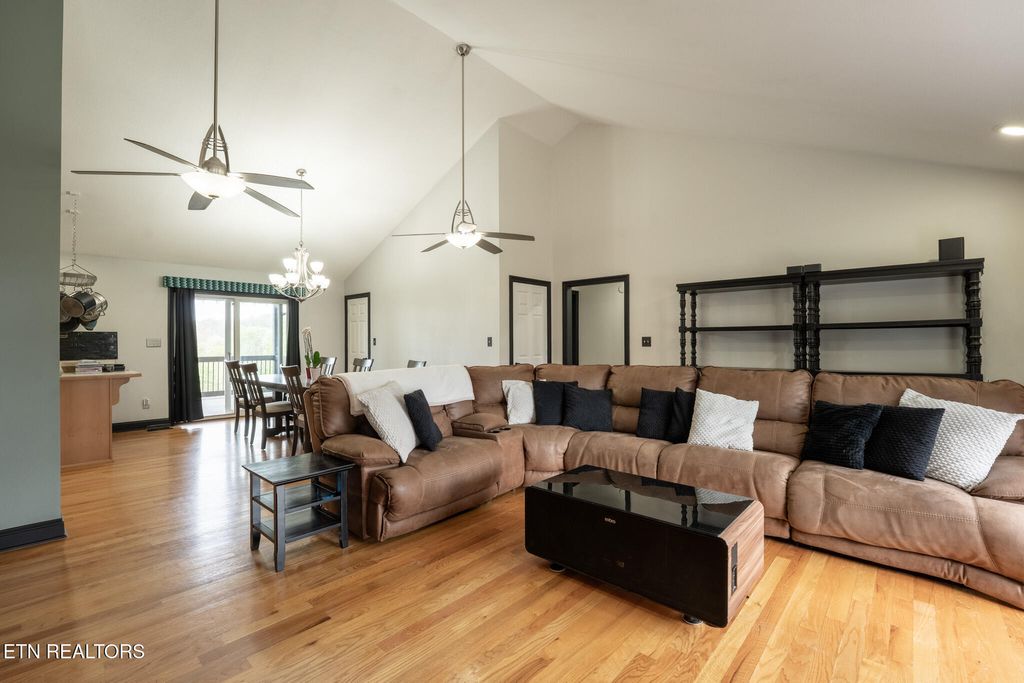 Photo of 280 Hilltop Drive, Lenoir City, TN 37772 (MLS # 1329925)