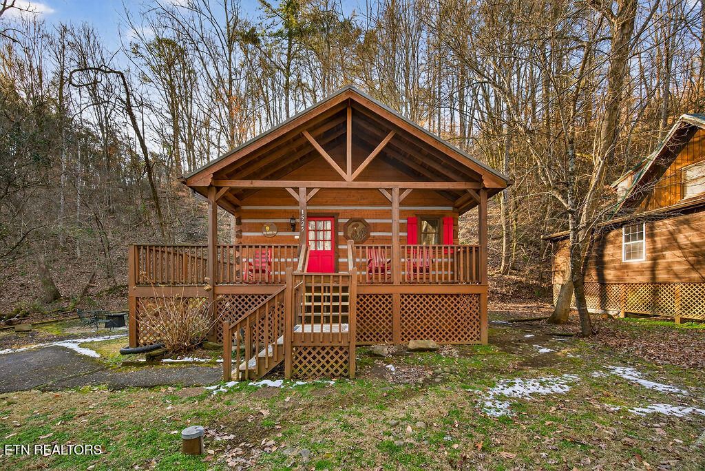 Photo of 1525 Walt Price Rd, Sevierville, TN 37876 (MLS # 1329239)