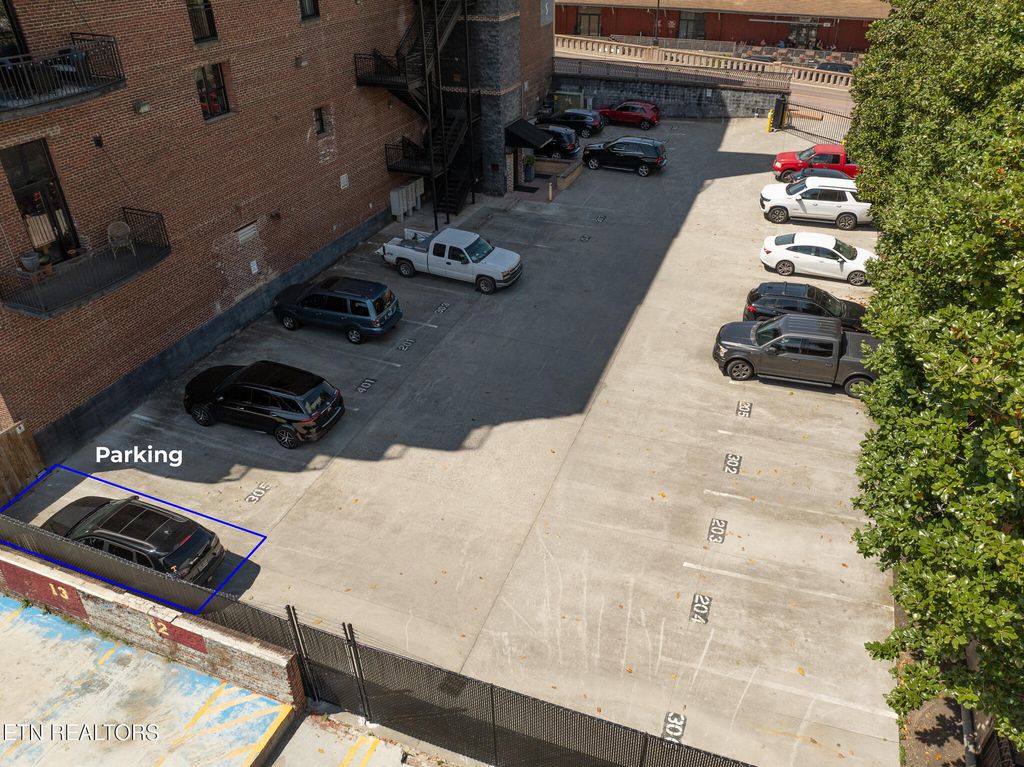 Photo of 240 W Jackson Ave #B05, Knoxville, TN 37902 (MLS # 1331836)