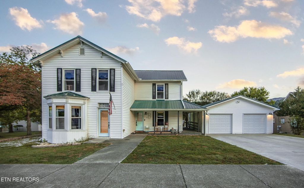 Photo of 310 W Spring St, Oliver Springs, TN 37840 (MLS # 1311476)