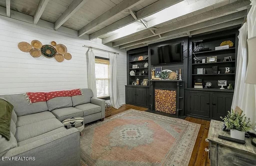 Photo of 310 W Spring St, Oliver Springs, TN 37840 (MLS # 1311476)