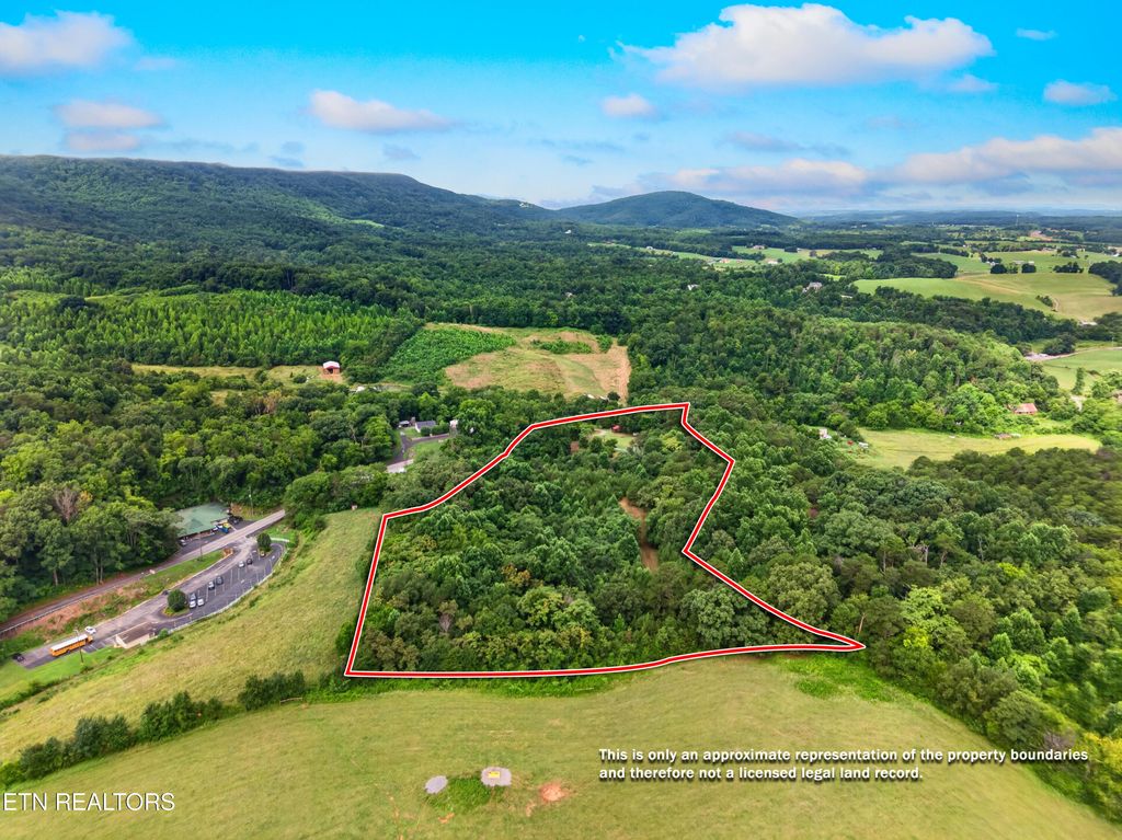 Photo of 420 Blowing Cave Rd, Sevierville, TN 37876 (MLS # 1348360)