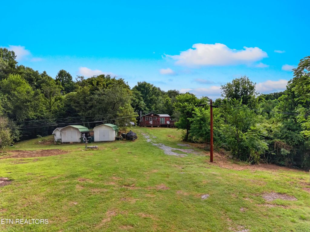 Photo of 420 Blowing Cave Rd, Sevierville, TN 37876 (MLS # 1348360)