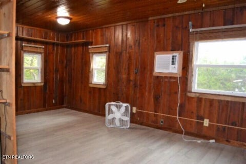Tiny photo for 128 Cummins Court, Celina, TN 38551 (MLS # 1359498)