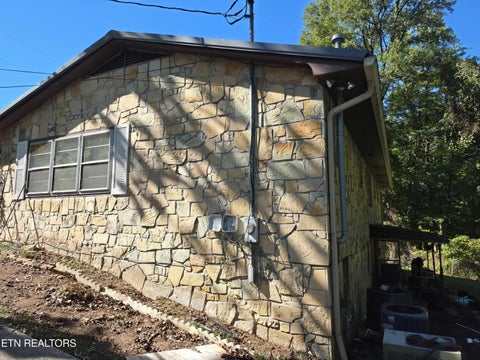 Tiny photo for 142 Oak Circle, Rocky Top, TN 37769 (MLS # 1357068)