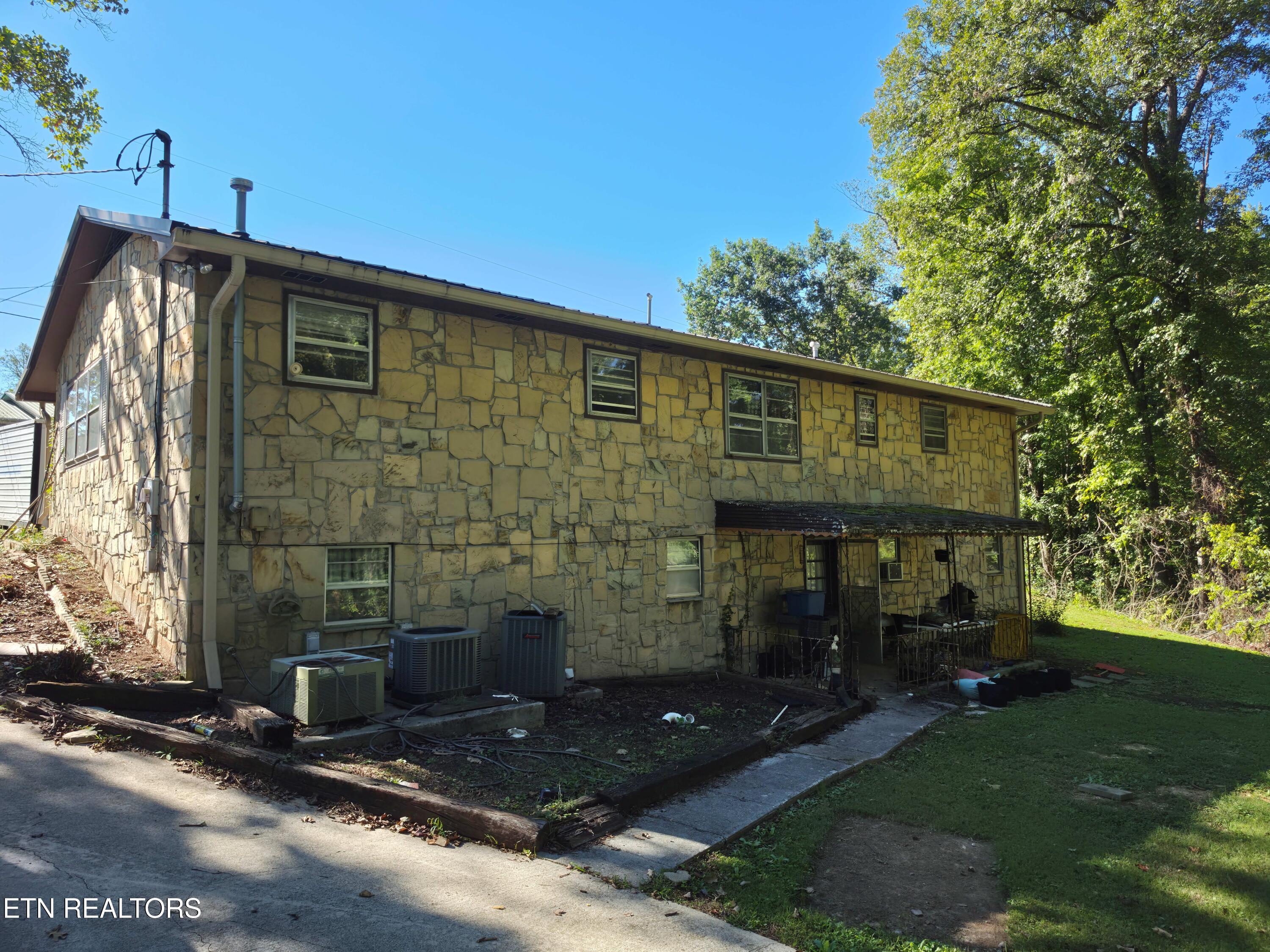 142 Oak Circle