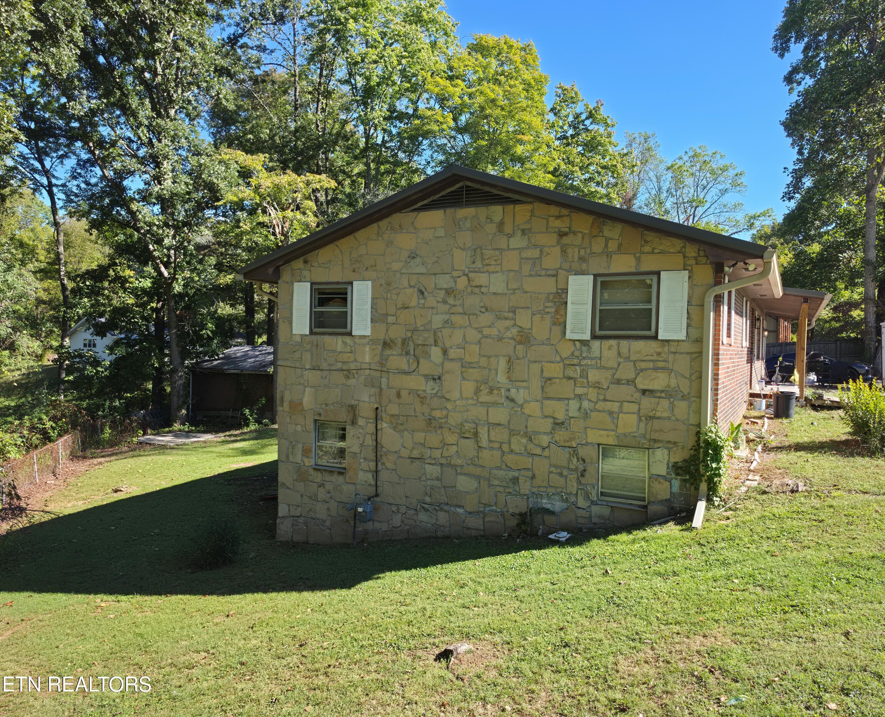142 Oak Circle