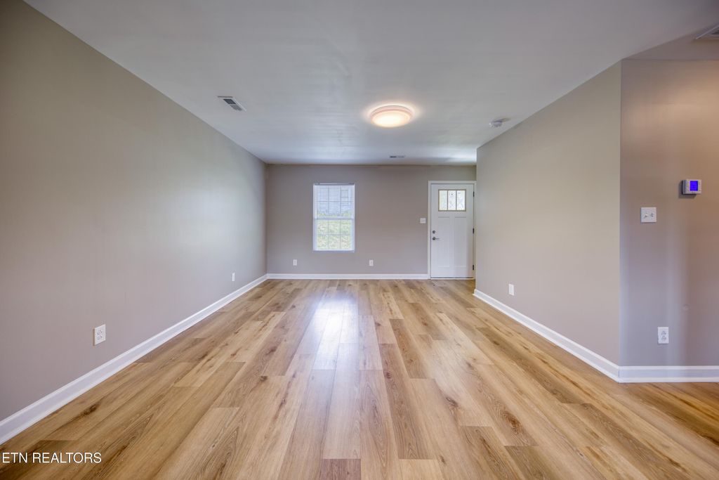 Photo of 104 E Maire Ave, Clinton, TN 37716 (MLS # 1337673)