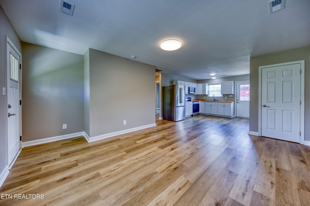 Photo of 104 E Maire Ave, Clinton, TN 37716 (MLS # 1337673)