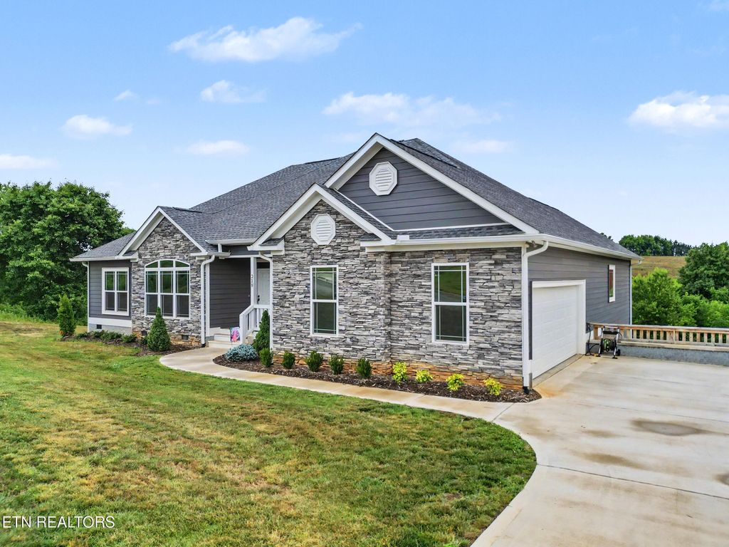 Photo of 218 Eagle View Drive, Dandridge, TN 37725 (MLS # 1342368)