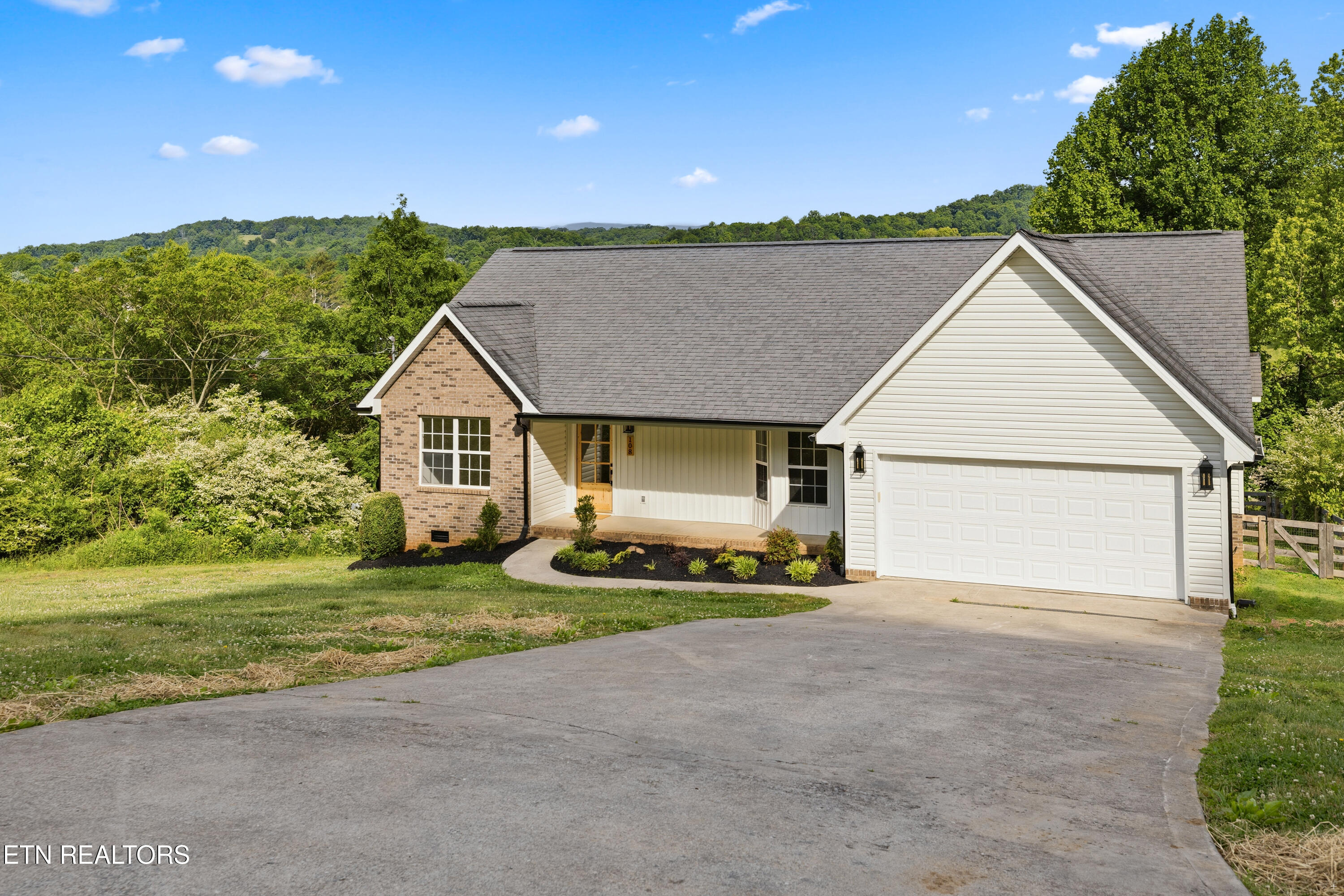 108 Breezewood Circle