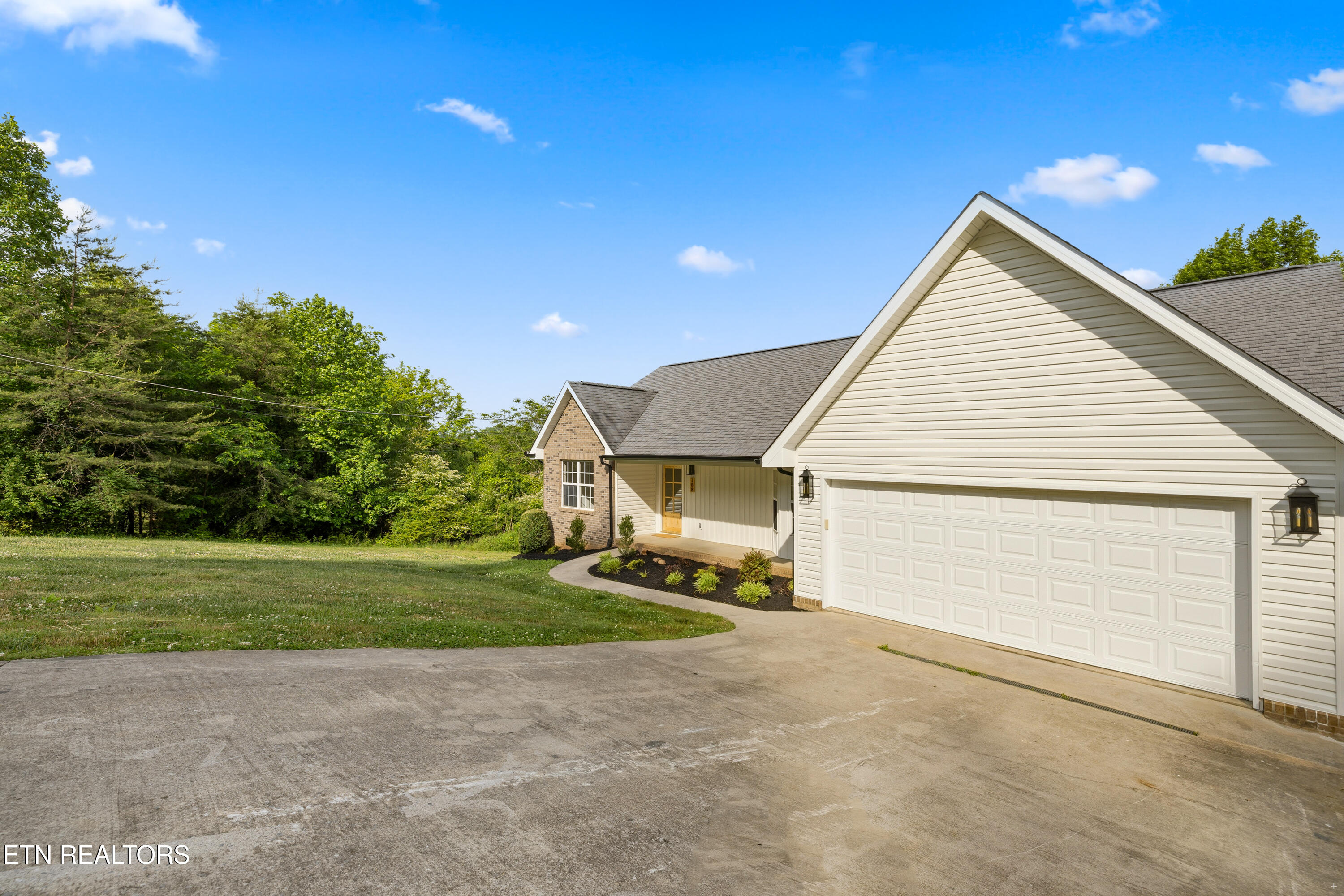 108 Breezewood Circle