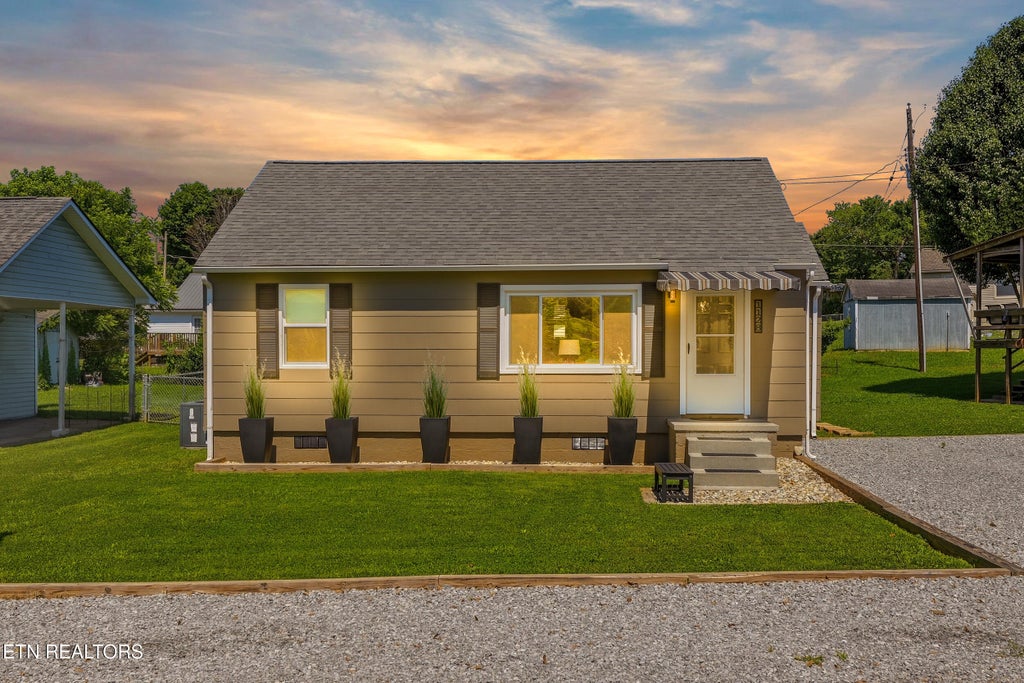 Photo of 1128 Huffland Drive, Loudon, TN 37774 (MLS # 1345001)
