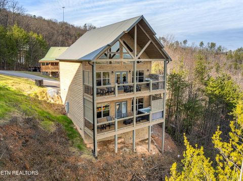 Photo of 804 Peak Loop Way, Pigeon Forge, TN 37876 (MLS # 1324467)