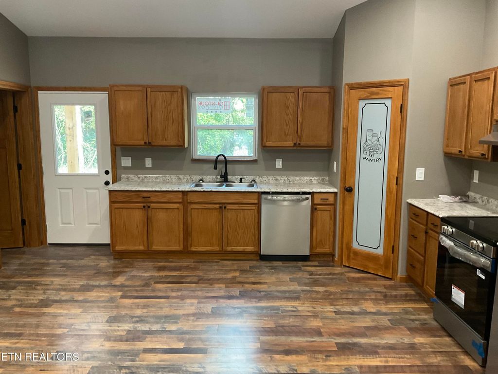 Photo of 246 Burkemill Rd, Rockwood, TN 37854 (MLS # 1319339)