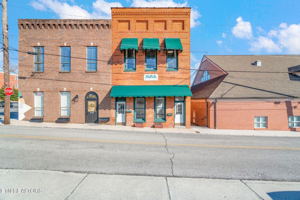 Photo of 118 W Morris St, Sweetwater, TN 37874 (MLS # 1328887)