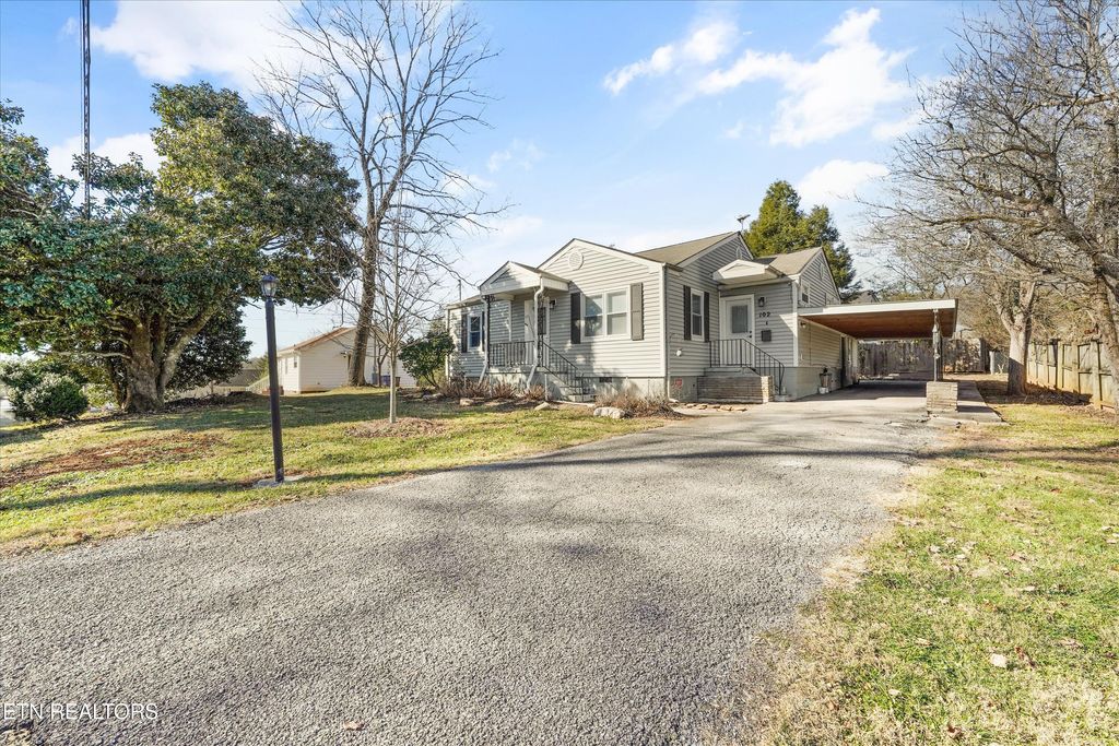 Photo of 102 Sanford Lane, Oak Ridge, TN 37830 (MLS # 1324476)