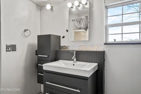 Tiny photo for 750 Lake Drive, Loudon, TN 37774 (MLS # 1325206)