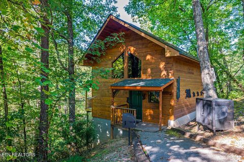 Photo of 852 Maple Hill Way, Gatlinburg, TN 37738 (MLS # 1318108)
