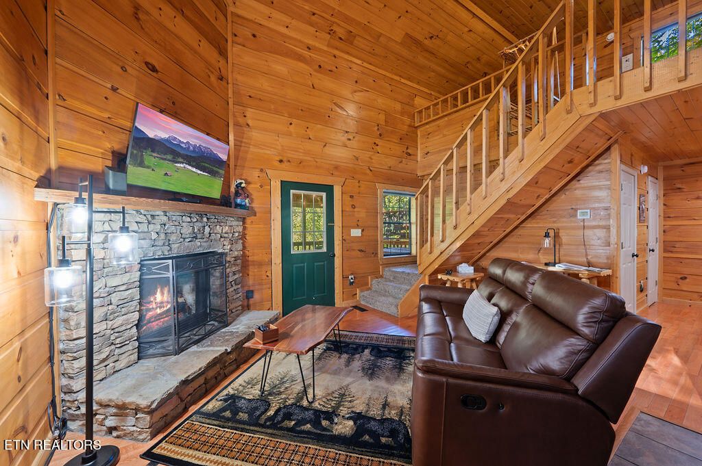 Photo of 852 Maple Hill Way, Gatlinburg, TN 37738 (MLS # 1318108)
