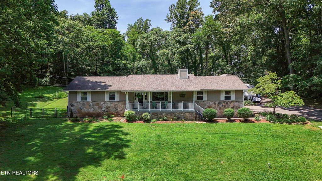 Photo of 8452 Carr Lane, Knoxville, TN 37938 (MLS # 1337205)