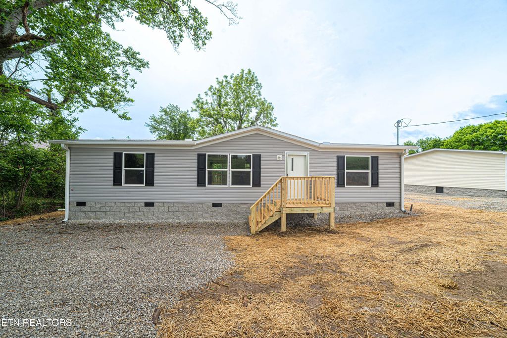 Photo of 208 Hillside Drive, LaFollette, TN 37766 (MLS # 1340789)