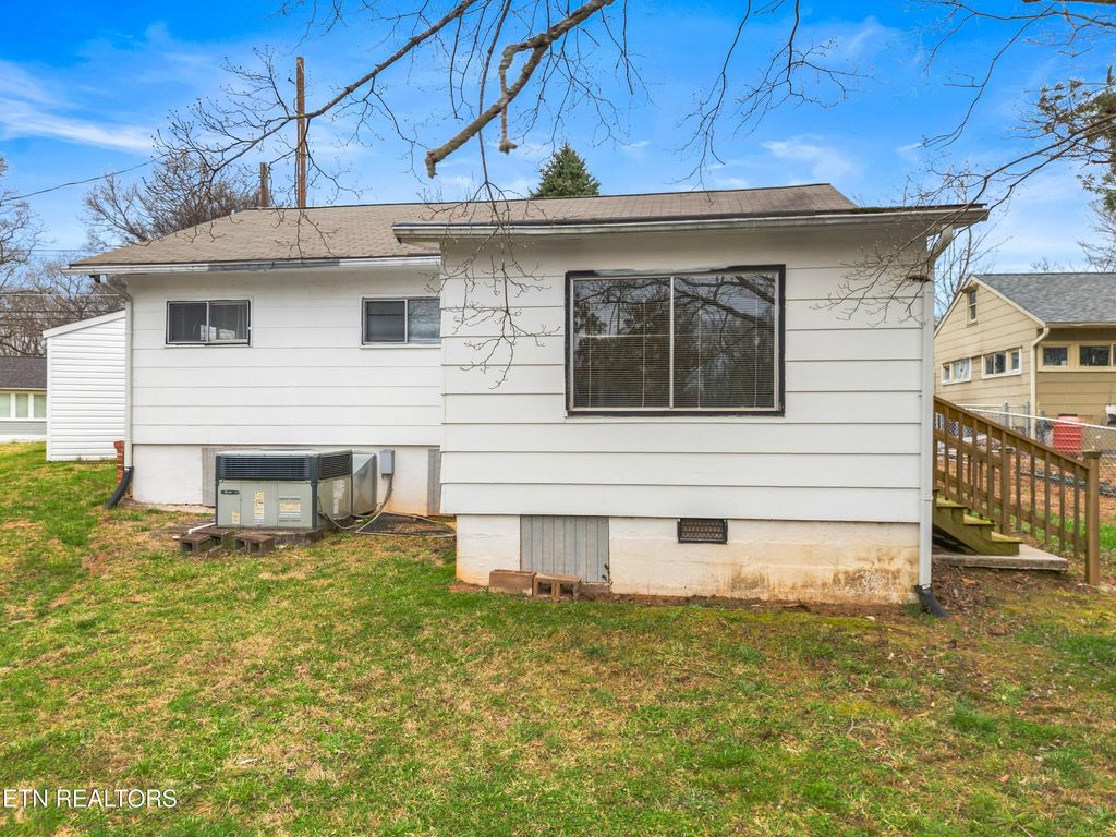 Photo of 757 W Outer Drive, Oak Ridge, TN 37830 (MLS # 1331396)