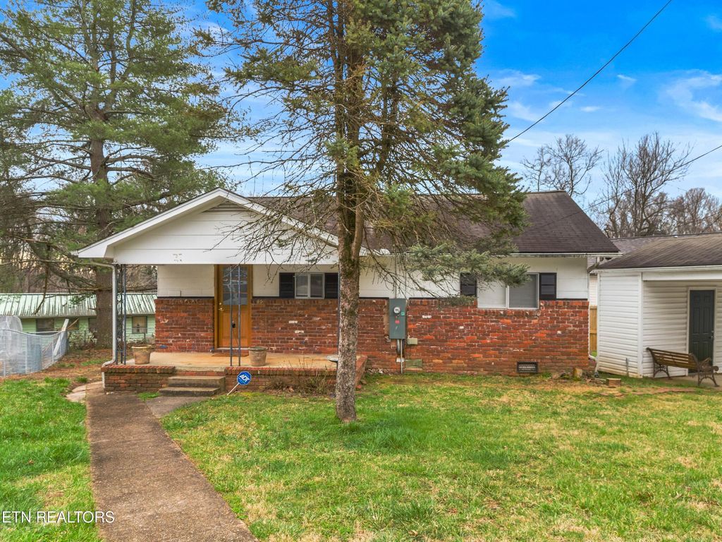 Photo of 757 W Outer Drive, Oak Ridge, TN 37830 (MLS # 1331396)