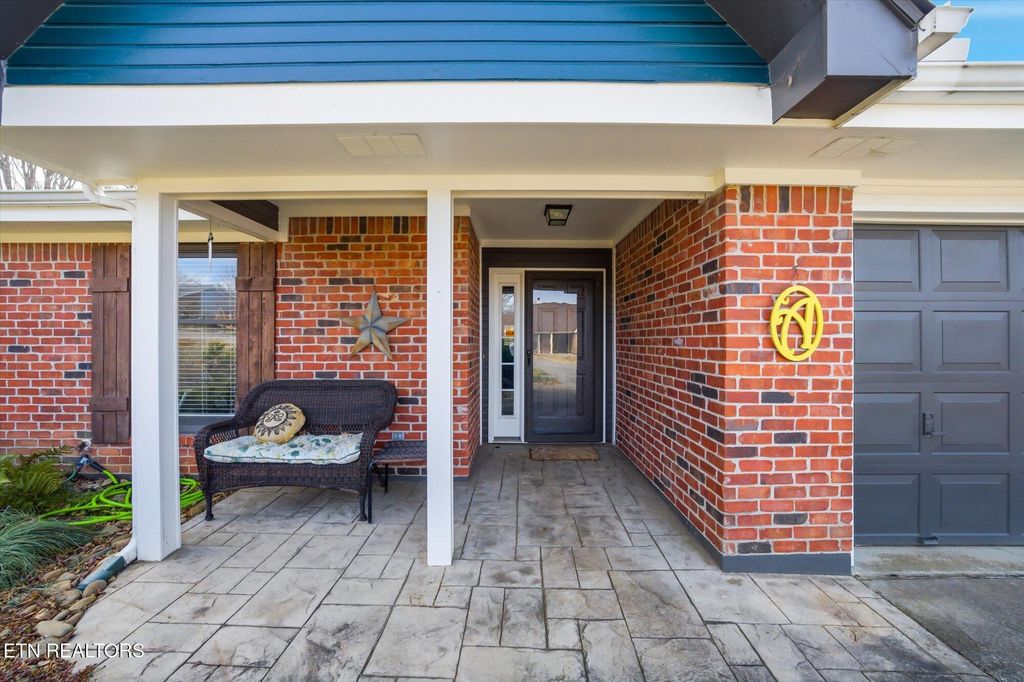 Photo of 8800 Mill Run Drive, Knoxville, TN 37922 (MLS # 1329741)