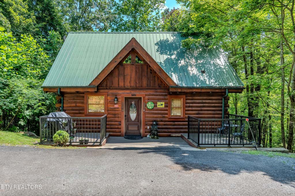 Photo of 2502 N School House Gap Rd, Sevierville, TN 37876 (MLS # 1350988)