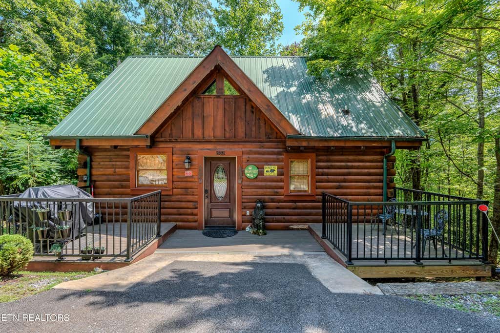 Photo of 2502 N School House Gap Rd, Sevierville, TN 37876 (MLS # 1350988)