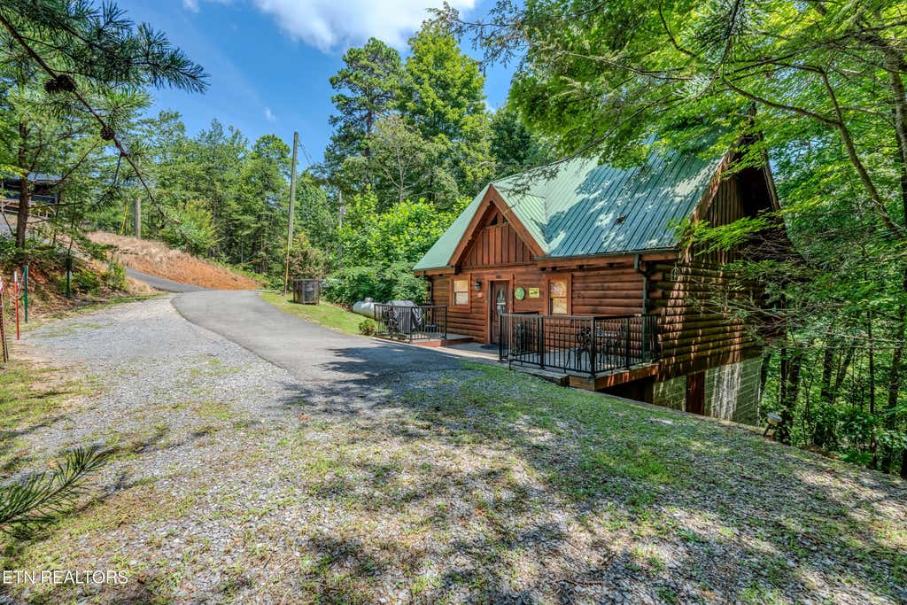 Photo of 2502 N School House Gap Rd, Sevierville, TN 37876 (MLS # 1350988)