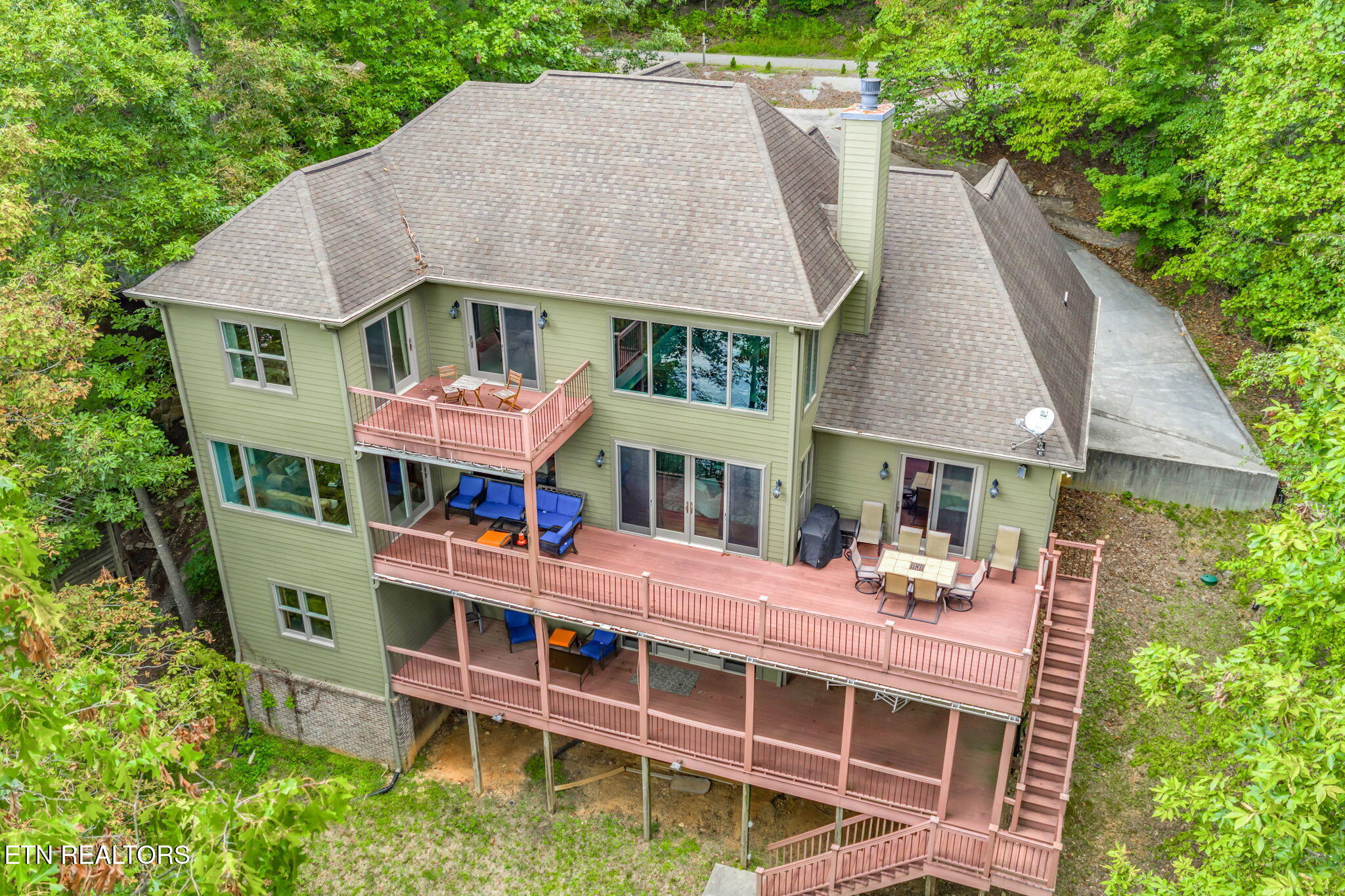 455 S Shorewood Lane